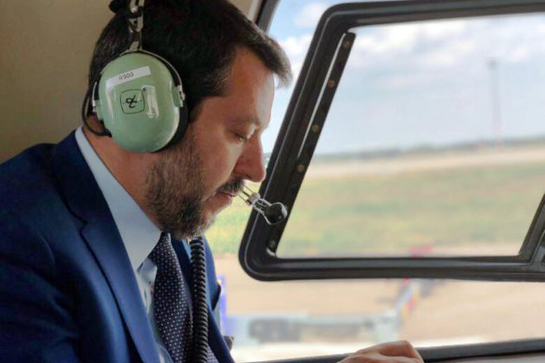 Matteo Salvini indagato per i voli con gli aerei di Stato.  La sua replica: “Inauguravo caserme”